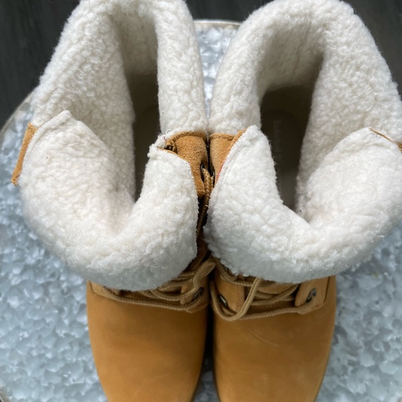 Timberland 6.5-Inch Waterproof Faux Fur Lined Boot (Women’s) Rarely used. - Picture 8 of 10